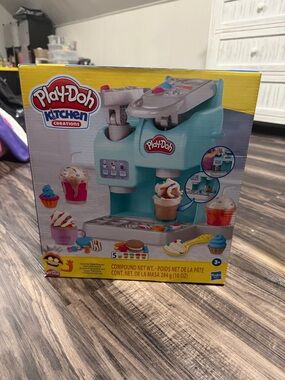 NEW Play-Doh Kitchen Creations Ice Cream Set - Teal